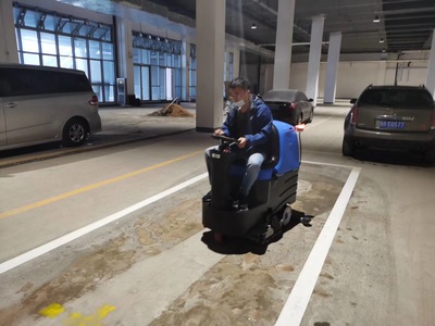 工廠自動洗地機(jī)多少錢一臺?